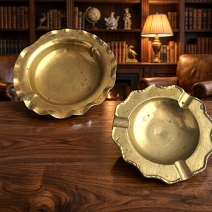 Cendrier de bureau rond en laiton vintage avec bord festonné, décoration d'intérieur - Product Image 3