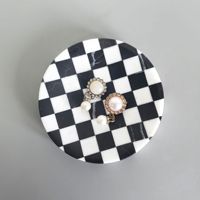 Plateau de service moderne en marbre rond multifonctionnel style damier pour la décoration de la maison et la table basse