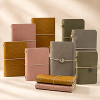 Carnet A5 personnalisé en cuir PU gaufré python bordeaux, pliable en trois, rechargeable, avec breloque, vente en gros pour fabricants, cadeau