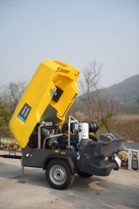 Bestselling Products Xas88 Portable <b>Screw</b> Air Compressor 5m³/min 7bar 33kw Mobile for Construction Mining - Product Image 3