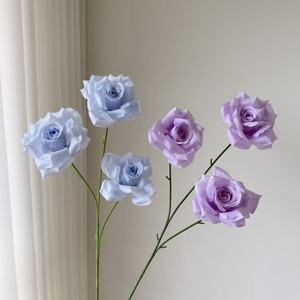 Rosas Artificiales de Seda Junheyuan, 3 Cabezas, Blancas y Rosas, para Decoraciones de Boda, Paredes de Flores, Decoración de Pasillos - Product Image 3