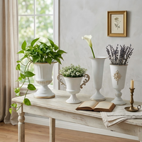 Pot de fleurs moderne de luxe en métal doré, vase en fer texturé gaufré pour la décoration intérieure, le jardin et les centres de table de mariage en hôtel
