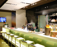 Comptoir de bar moderne sur mesure avec éclairage LED brillant pour hôtel et usage commercial en centre commercial avec garantie de 10 ans