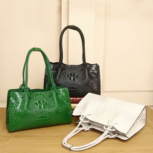 Sac à bandoulière femme motif crocodile, grand sac fourre-tout tendance toutes saisons - Product Image 1