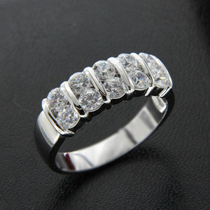 Anello da Donna F816 in Oro Bianco con Diamante Taglio Brillante Rotondo Colore G Stile Classico per Fidanzamento - Product Image 1