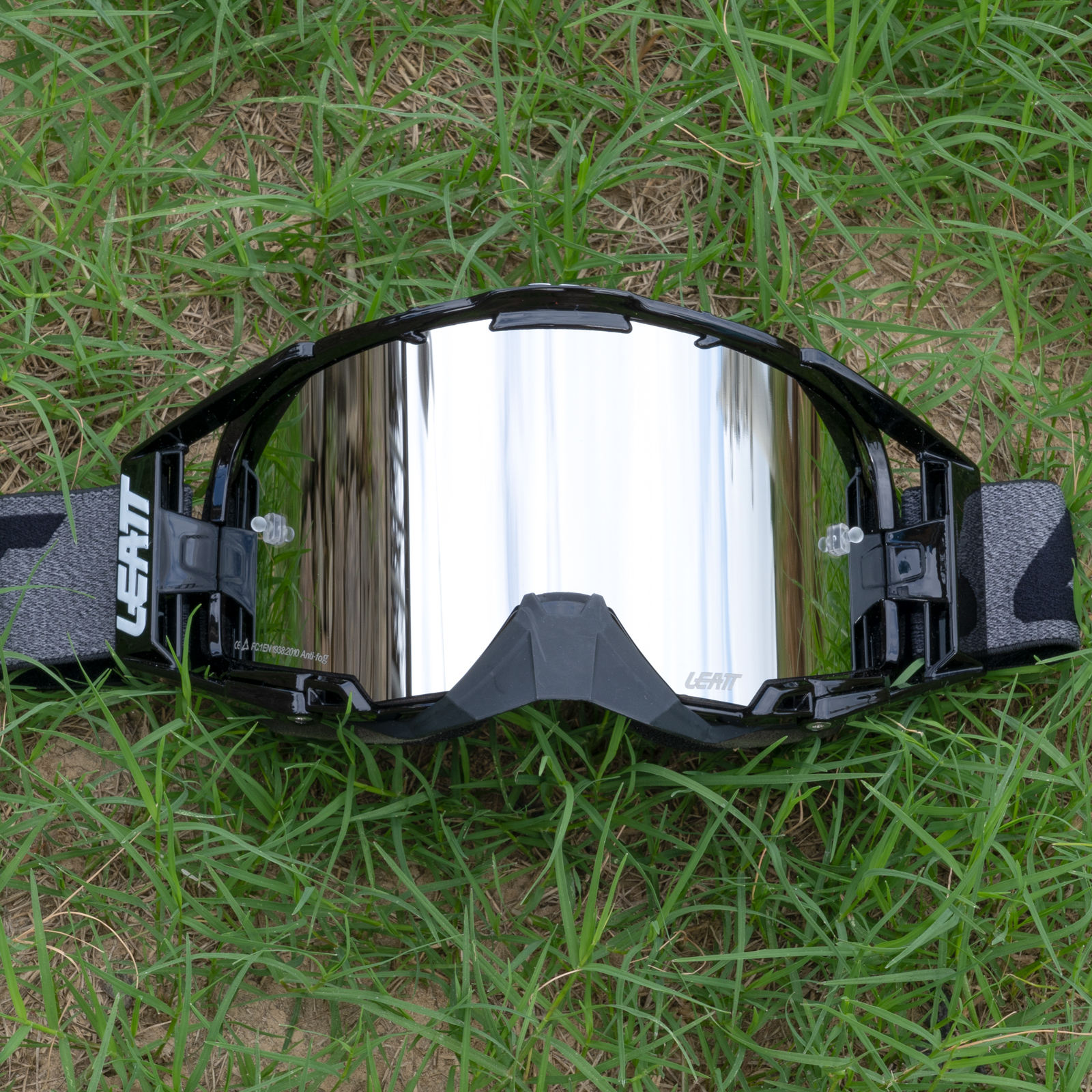 Black Frame / Mirror Silver Lens