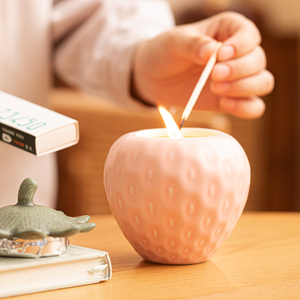 Bougie parfumée en cire de soja dans un pot en céramique, Prune Lavande, Décoration aromatique pour chambre, Cadeau de luxe pour la maison - Product Image 3