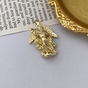 Pendentif de collier religieux <span class=keywords><strong>ange</strong></span> ailé de <span class=keywords><strong>l</strong></span>'archange <span class=keywords><strong>Gabriel</strong></span> plaqué or 18 carats pour hommes et femmes - Product Image 2