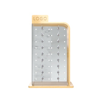 Support en bois de chêne de magasin d'optique avec logo personnalisé tenant 18 paires de lunettes de soleil vitrine de comptoir