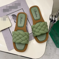 Vente en Gros : Nouvelles Sandales Plates Tendance pour Femmes, Antidérapantes et Résistantes à l'Usure, de Chine