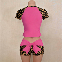 Ensemble deux pièces loungewear pour femme, imprimé léopard rose, haut court sans manches à col halter et short à taille repliable, été 2026