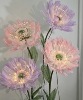 Fleurs géantes artificielles en organza personnalisables en gros avec support, à ouverture et fermeture électriques par LED, pour la décoration de scène de mariage