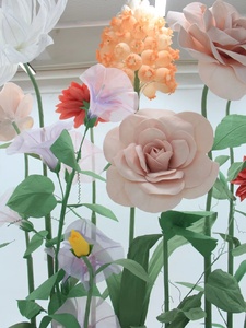 H-308 Fleurs en papier pour scène de mariage, décoration artisanale, roses blanches et rouges géantes pour décoration de fenêtre, ensemble floral pour fête de mariage - Product Image 3