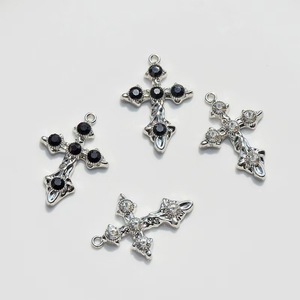 Pendentif croix en alliage plaqué zinc pour la fabrication de colliers, croix en diamant blanc K, croix en diamant noir K, croix en diamant blanc K, Jinhua Automne 2024 - Product Image 1