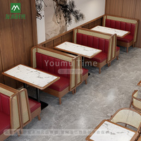 Ensemble de mobilier de restaurant thématique en bois massif et rotin tressé, canapés banquette, tables à manger en marbre, chaises pour café commercial