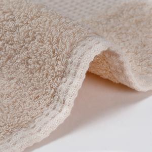 Serviettes d'hôtel blanches de qualité supérieure - Séchage rapide et très absorbantes 100% coton, <span class=keywords><strong>ultra</strong></span> douces, logo personnalisé en gros - Product Image 5