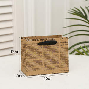 Bolsas de regalo y compras de papel kraft resistente con asas hechas de periódico impreso reciclado - Product Image 5