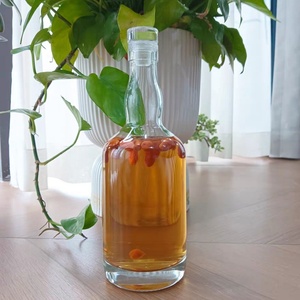 Botella Transparente Redonda y Delgada de 750 ml, Botella de Vidrio de 25 Onzas para Bebidas Frías, Café, Jugos, Licores y Té - Product Image 5