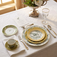 Service de table en céramique de luxe vert menthe avec bordure dorée, motif perroquet, assiettes en porcelaine fine personnalisées, tasses à thé et café, soucoupes, ensemble de vaisselle