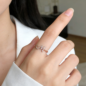 Bague de fiançailles personnalisée en or massif plaqué or 10K/14K avec diamant de laboratoire et zircon, style cluster, unisexe, mignonne, pour anniversaire, avec lettres de l'alphabet - Product Image 2