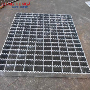 Griglia di scarico in acciaio zincato da 12 pollici per esterni a prova di ruggine, <span class=keywords><strong>copertura</strong></span> per fogna quadrata in metallo, fogli tagliati in argento - Product Image 6