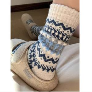 Calcetines <span class=keywords><strong>de</strong></span> Punto Modernos con Diseño Fair Isle, <span class=keywords><strong>de</strong></span> Lana y Algodón, Estilo Coreano <span class=keywords><strong>de</strong></span> Invierno, Patrón Geométrico, Combinación <span class=keywords><strong>de</strong></span> Colores Juveniles, Medias <span class=keywords><strong>de</strong></span> Terciopelo <span class=keywords><strong>de</strong></span> Longitud Media, 3 Pares - Product Image 1