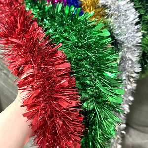 Hiasan Natal Tradisional dari Pita Foil Klasik Merah Emas untuk Pohon Natal Grosir - Product Image 4