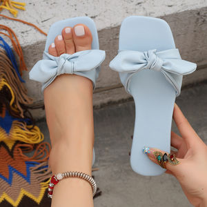 รองเท้าแตะดีไซน์ใหม่สุดหรูสำหรับผู้หญิง รองเท้าแฟชั่นแบบสวมสำหรับฤดูร้อน รองเท้าส้นแบนสำหรับผู้หญิงและสุภาพสตรี - Product Image 2