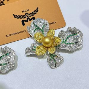 Nuevo Broche de Lujo con Incrustaciones de Microcirconitas en Forma de Mariposa y Flor, Perla de Agua de Mar para Trajes y Abrigos, Patrón Numérico en el Pecho - Product Image 2