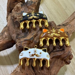 Peigne de massage du cuir chevelu à cinq dents en forme de chat mignon, accessoire bijou pendentif en acier inoxydable - Product Image 3
