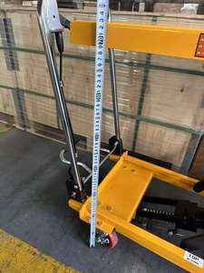 Chariot de plate-forme élévatrice à ciseaux en acier portable d'une capacité de 330 lb Chariot élévateur à main à quatre roues Chariot de <span class=keywords><strong>table</strong></span> élévatrice personnalisable OEM - Product Image 6