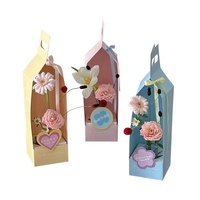 Boîte à fleurs en papier kraft pour la journée des enseignants Boîte d'emballage pour bouquet de cadeaux Papier kraft Boîte à fleurs unique en forme de cœur estampage or