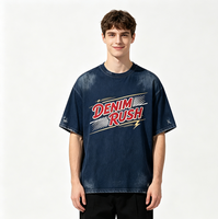 T-shirt Streetwear Oversize à Col Rond Kornit DTG, Imprimé Éclair Cursif Rouge et Or, Effet Délavé, Ourlet Brut et Détails Déchirés Multiples