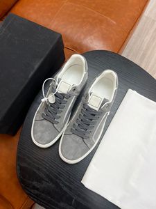 รองเท้าผ้าใบแบบสวม Unisex รุ่นหรูหรา ฤดูใบไม้ผลิ 2026 ดีไซน์เนอร์ชื่อดัง ระบายอากาศได้ดีด้วยซับในตาข่าย พื้นรองเท้าทำจากยางกันลื่น เหมาะกับทุกสภาพพื้นผิว - Product Image 3