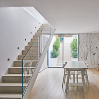DB Maßgefertigte Retro-Innentreppe mit Geschlossenen Stufen Gerade Treppe mit Holzstufen
