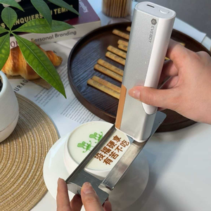 เครื่องพิมพ์อาหารแบบพกพา PrintPen รุ่นใหม่ ใช้หมึกกินได้ รับประกัน 1 ปี สำหรับวัสดุอลูมิเนียมอัลลอยด์ เหมาะสำหรับร้านอาหาร โรงแรม กาแฟ เค้ก มาการอง - Product Image 2