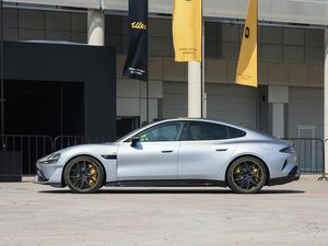 2024 Xiao Mi SU7 Ultra Pro Max Ultra Long Range Auto Sedan New Energy Vehicle Long Range Hecho en China para Xiaomi Su7 Ultra - Product Image 3