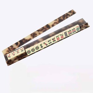 Venta al por mayor: Modernos soportes y empujadores de mahjong de acrílico hechos a mano con imán de diseño festoneado de 20 pulgadas para decoración del hogar - Product Image 3