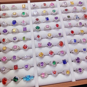 Đá quý Nhẫn exudes một ánh sáng sang trọng và cao cấp cảm thấy duy trì siêu Flash zircon Hoa Kim Cương engagement Ring HS-170 - Product Image 5