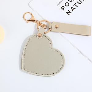 Logotipo personalizado pequeño Pu cuero espejo llavero viaje giratorio corazón maquillaje cosmético bolsillo vanidad Mini espejo de mano llavero - Product Image 6