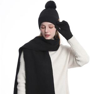 Ensemble bonnet, écharpe et gants d'hiver pour femmes, bonnets en tricot avec pompon, écharpes en tricot - Product Image 2