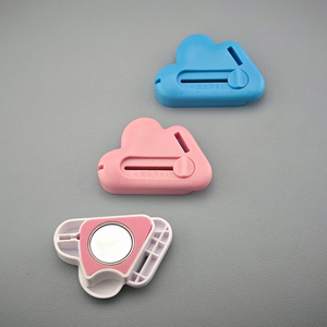 Strumento <span class=keywords><strong>per</strong></span> Macchina da Cucire di Seconda Generazione con Magnete Super Potente e Regolabile, Ultima Versione del Magician con Rimuovi-Filo e Coltello da Cucito - Product Image 1