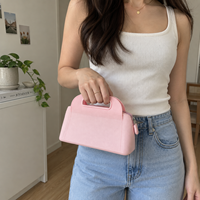 Pochette de maquillage rigide rose en PU texturé et EVA moulé, organiseur de toilette portable avec fermeture éclair