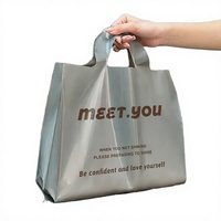 Sacs de courses en plastique PE pour T-shirts, vente en gros, impression de logo personnalisée, sacs d'emballage pour boutiques, sacs pour magasins de détail