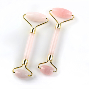 Rouleau de massage facial en quartz rose vibrant à double tête, baguette de guérison en pierres naturelles, vente en gros - Product Image 3