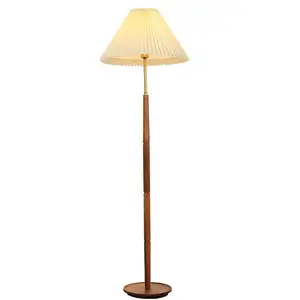 Stehlampe aus schwarzem Walnussholz American Retro Living Room Sofa Edge Hintergrund Stehlampe auf Lager Sonderpreis