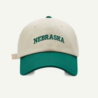 Hoge kwaliteit 5-panel pet op maat met geborduurd logo, gestructureerd frame, een op maat gemaakte 5-panel pet met geborduurd logo, golfpet