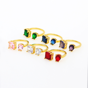 Anello Bypass Toi Et Moi Regolabile in Ottone Placcato Oro 18K <span class=keywords><strong>con</strong></span> Due Pietre CZ Taglio Smeraldo Quadrato e a Goccia - Product Image 3