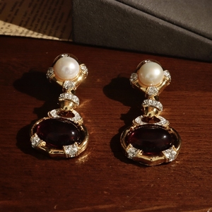 Boucles <span class=keywords><strong>d</strong></span>'oreilles géométriques en perles <span class=keywords><strong>de</strong></span> <span class=keywords><strong>culture</strong></span> incrustées <span class=keywords><strong>de</strong></span> verre <span class=keywords><strong>de</strong></span> style rétro, exquises, élégantes et haut <span class=keywords><strong>de</strong></span> gamme - Product Image 2