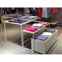 Table d'exposition en tissu, mobilier de magasin, comptoir de magasin de vêtements moderne, design de présentoir de vêtements